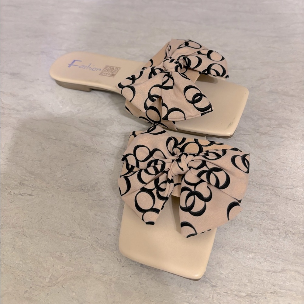 Beige Bow Slide Sandals GUC